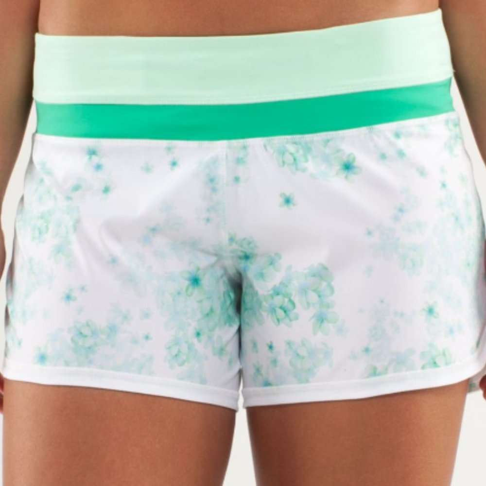 Lululemon Groovy Run Short Size 4 Frangipani Very… - image 5